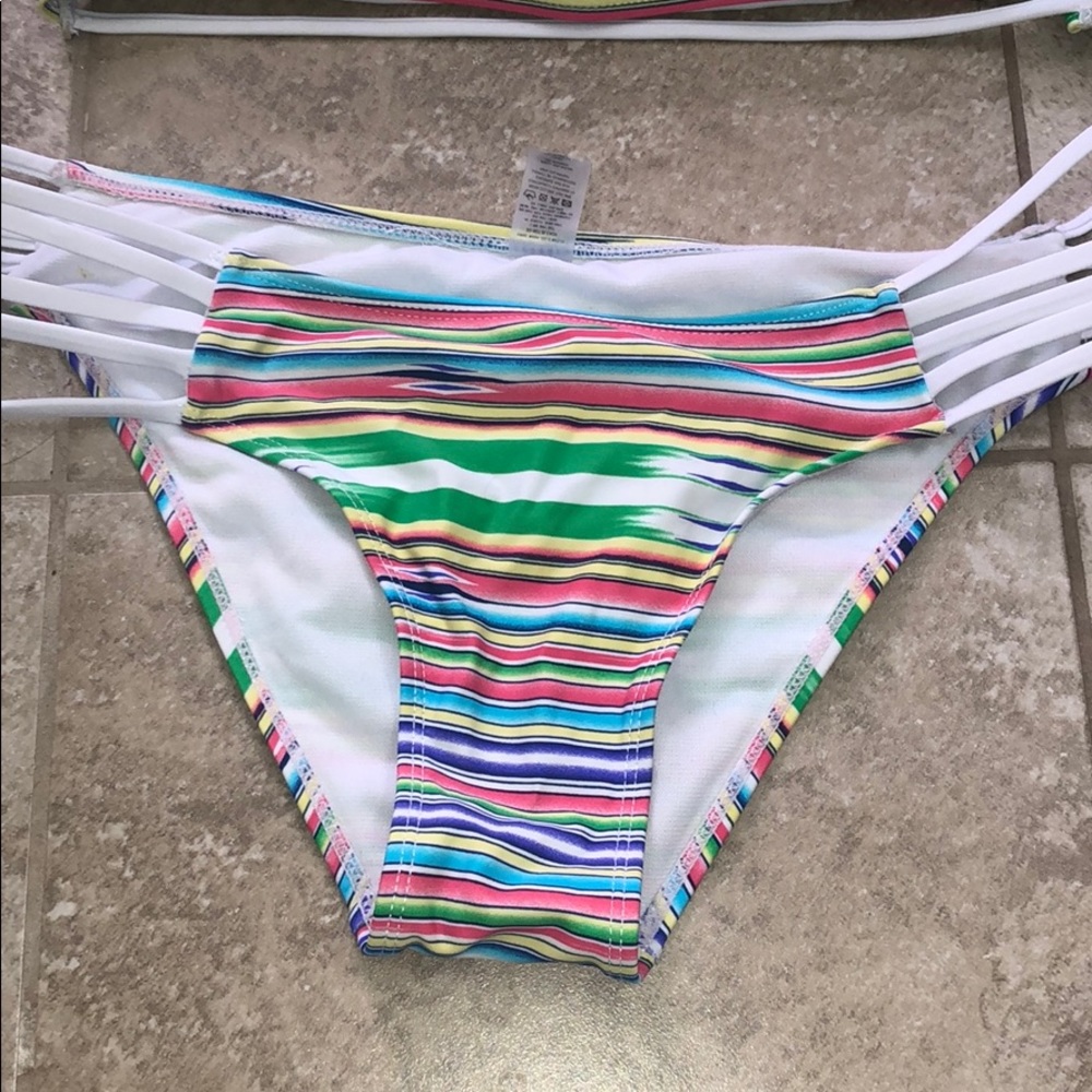 Bikini Set - Picture 3 of 4